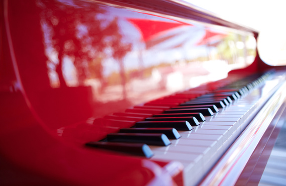 Les Chamblynes Villas, Piano Rouge Bar